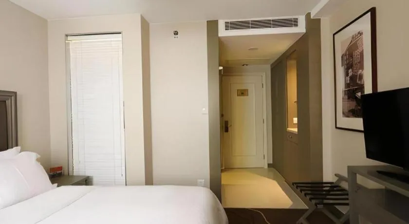 Bed in Jinjiang Metropolo Hotel Classiq YMCA People Square