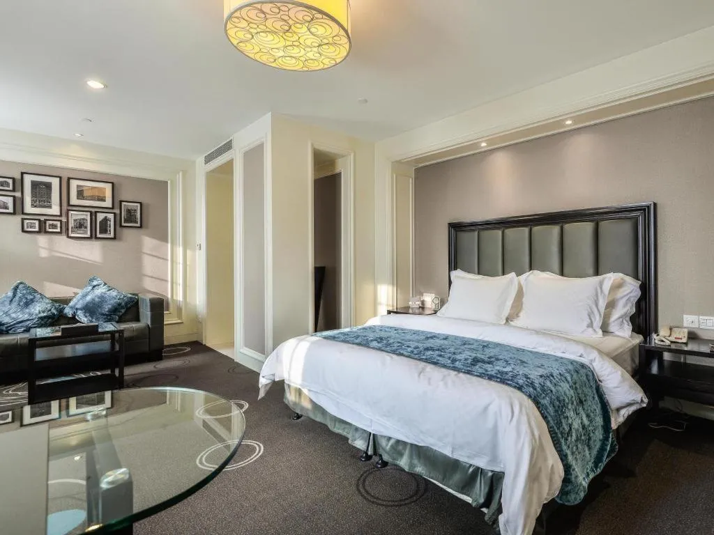 Bed in Jinjiang Metropolo Hotel Classiq YMCA People Square