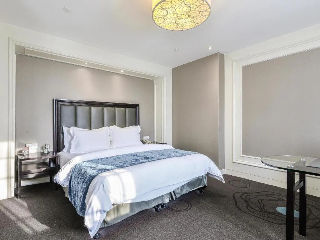 Bed in Jinjiang Metropolo Hotel Classiq YMCA People Square