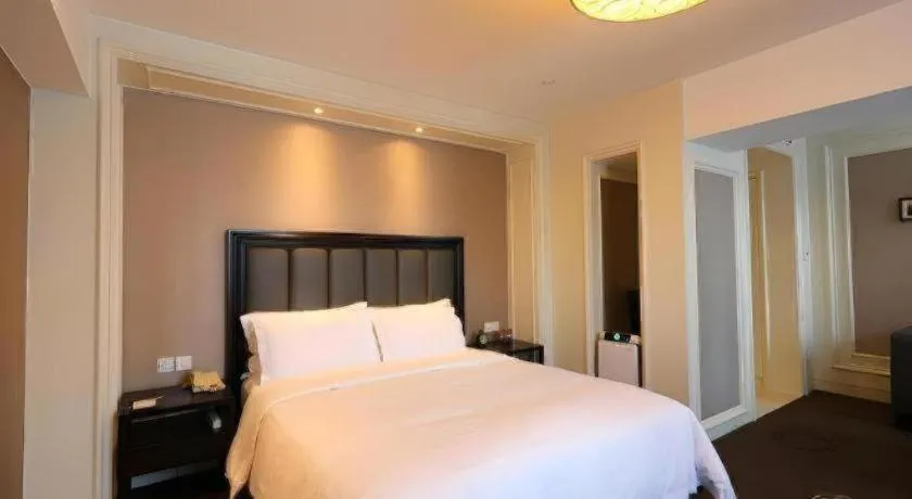 Bed in Jinjiang Metropolo Hotel Classiq YMCA People Square