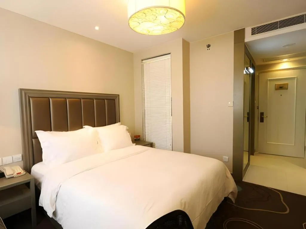 Bed in Jinjiang Metropolo Hotel Classiq YMCA People Square