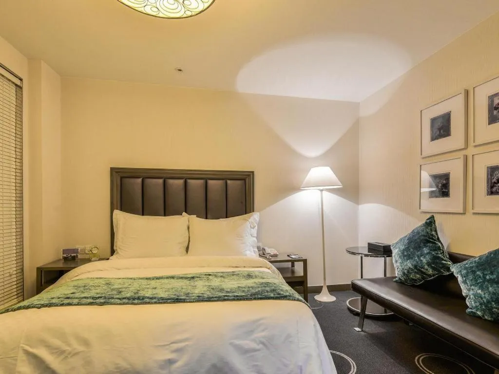 Bed in Jinjiang Metropolo Hotel Classiq YMCA People Square