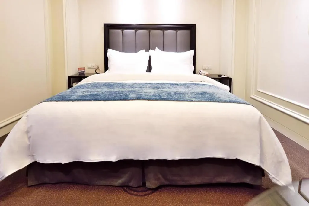 Bed in Jinjiang Metropolo Hotel Classiq YMCA People Square