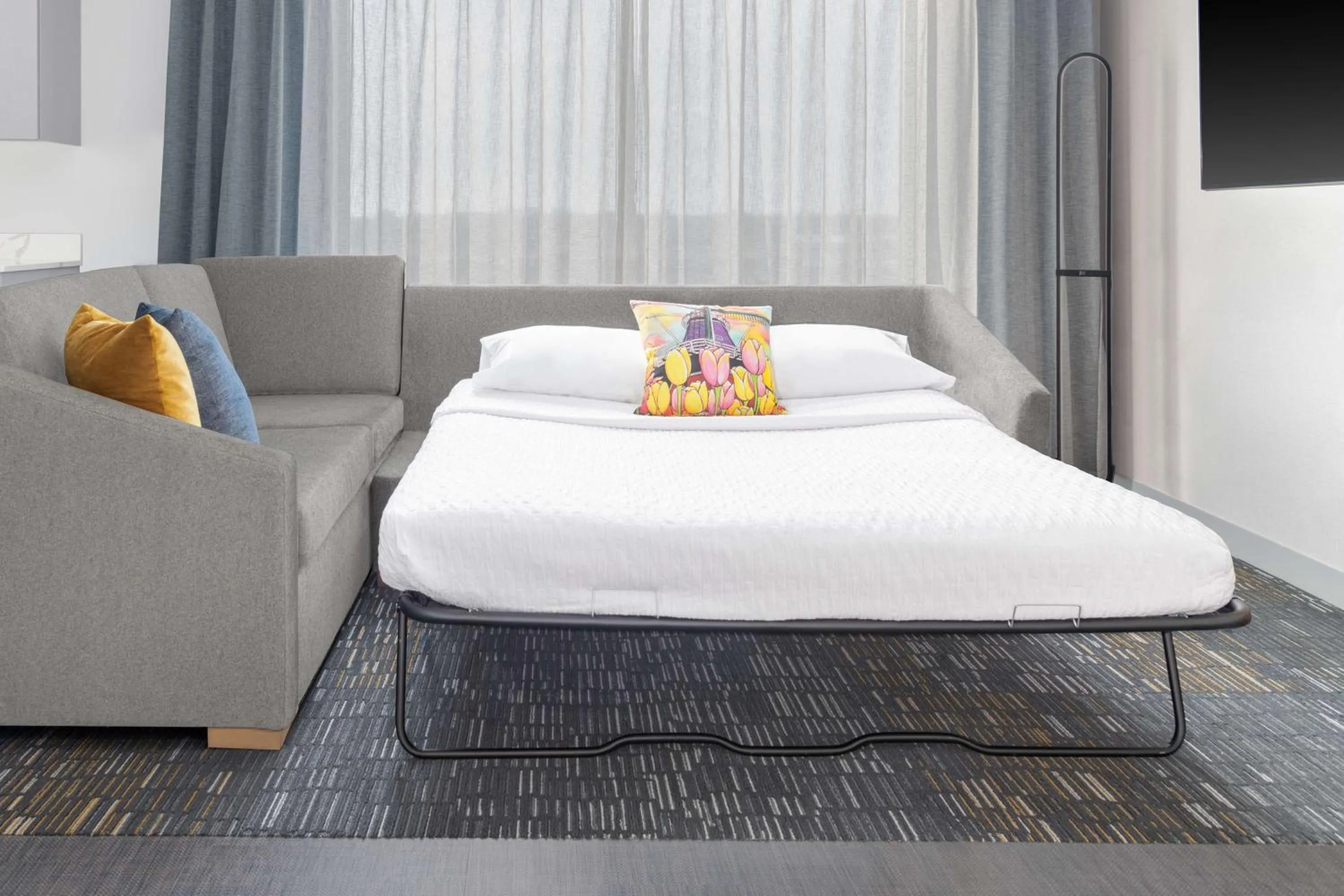 Living room, Bed in Homewood Suites By Hilton Holland