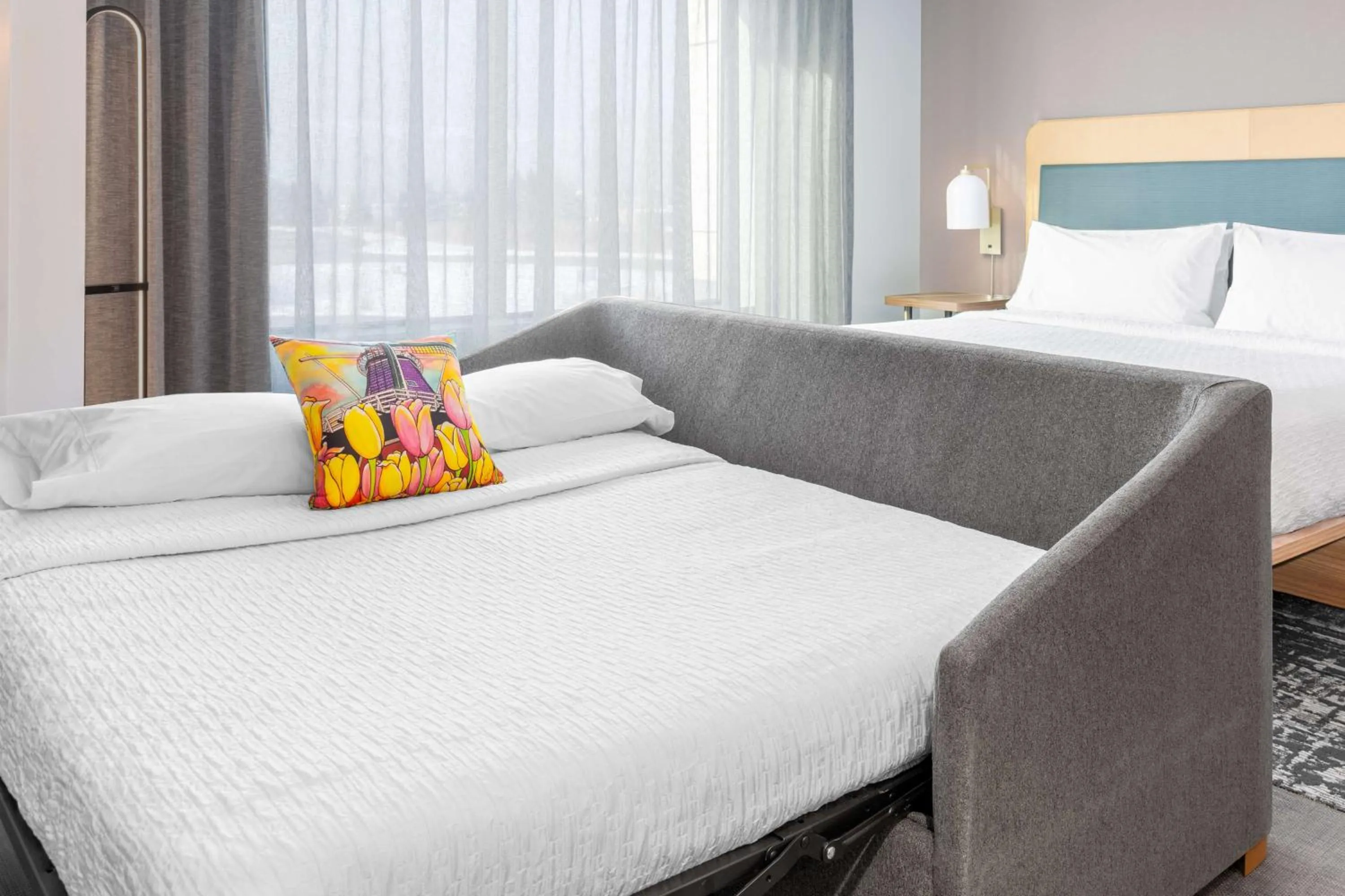 Living room, Bed in Homewood Suites By Hilton Holland