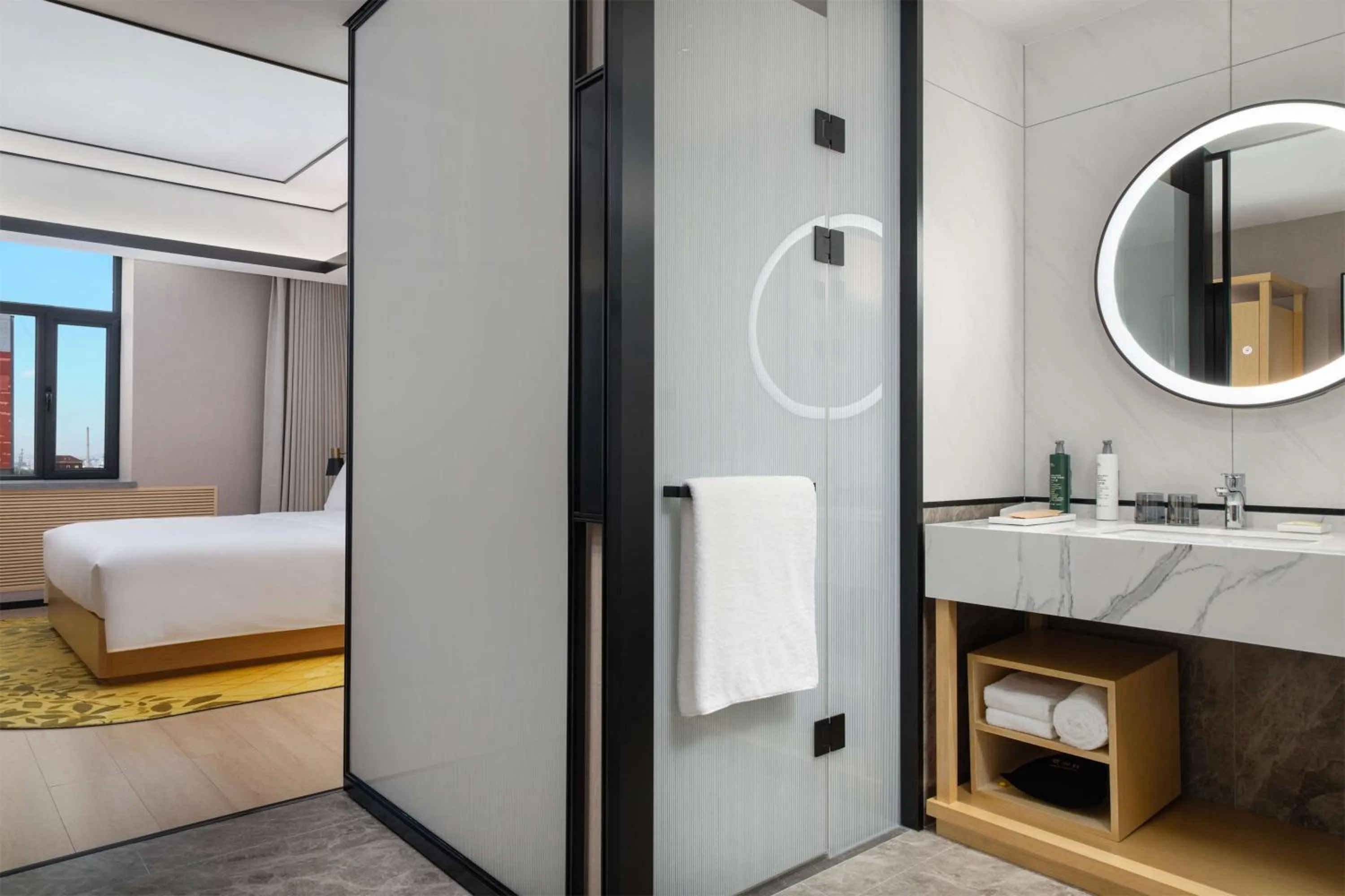 Bathroom, Bed in Hilton Garden Inn Hulunbuir Hailar