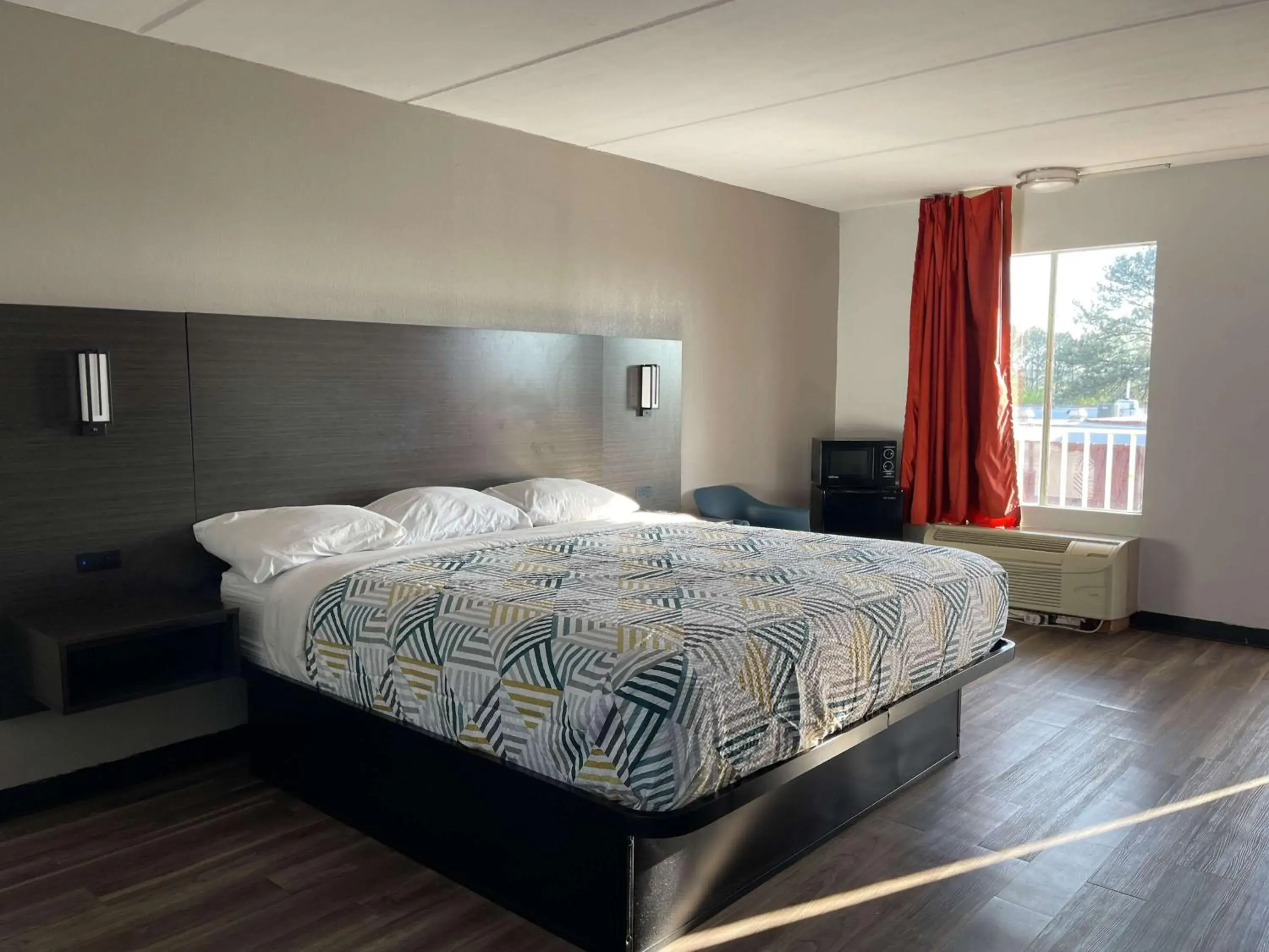 Bedroom, Bed in Motel 6 Stockbridge GA Hwy 138 W