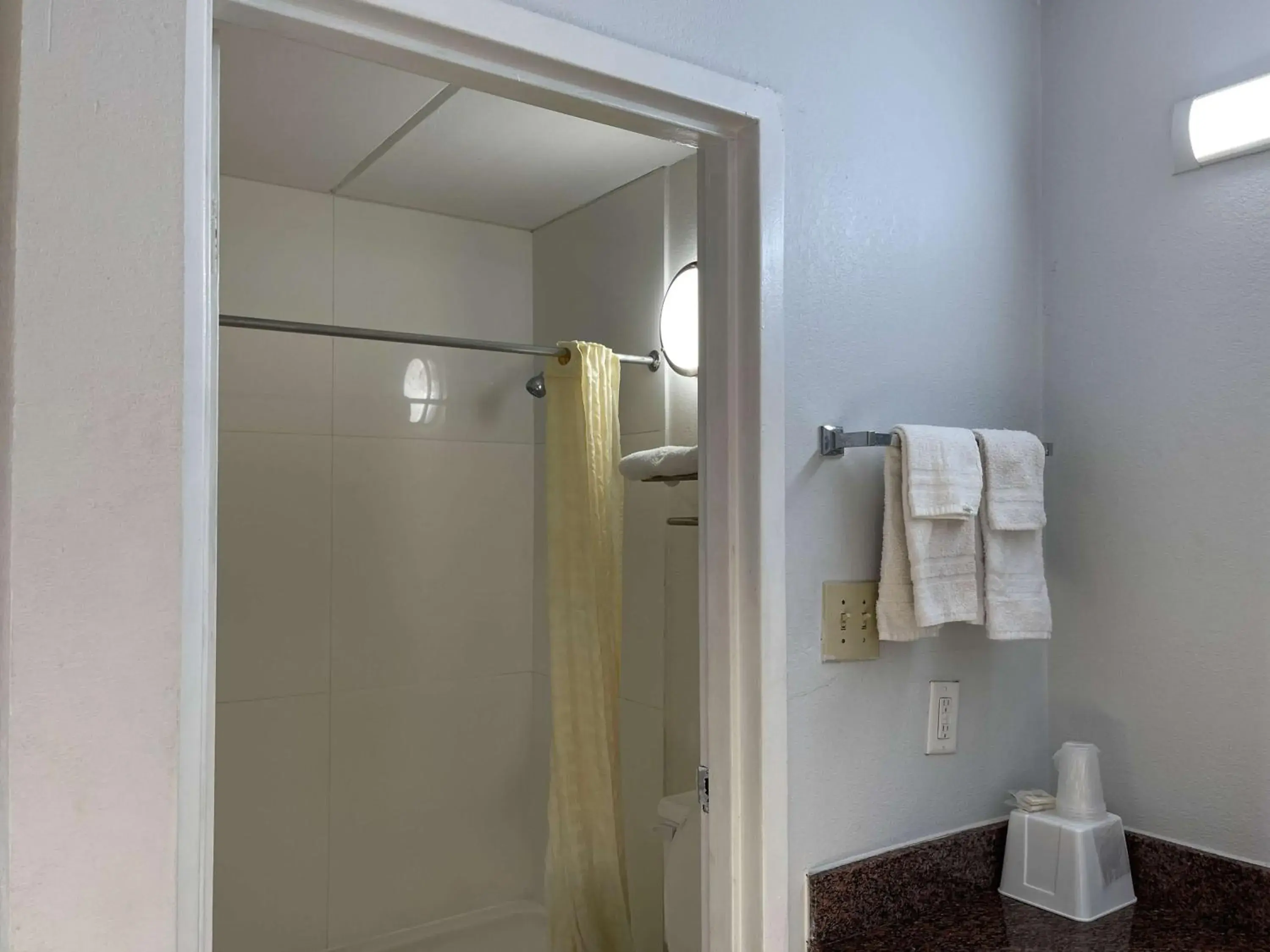 Bedroom, Bathroom in Motel 6 Stockbridge GA Hwy 138 W