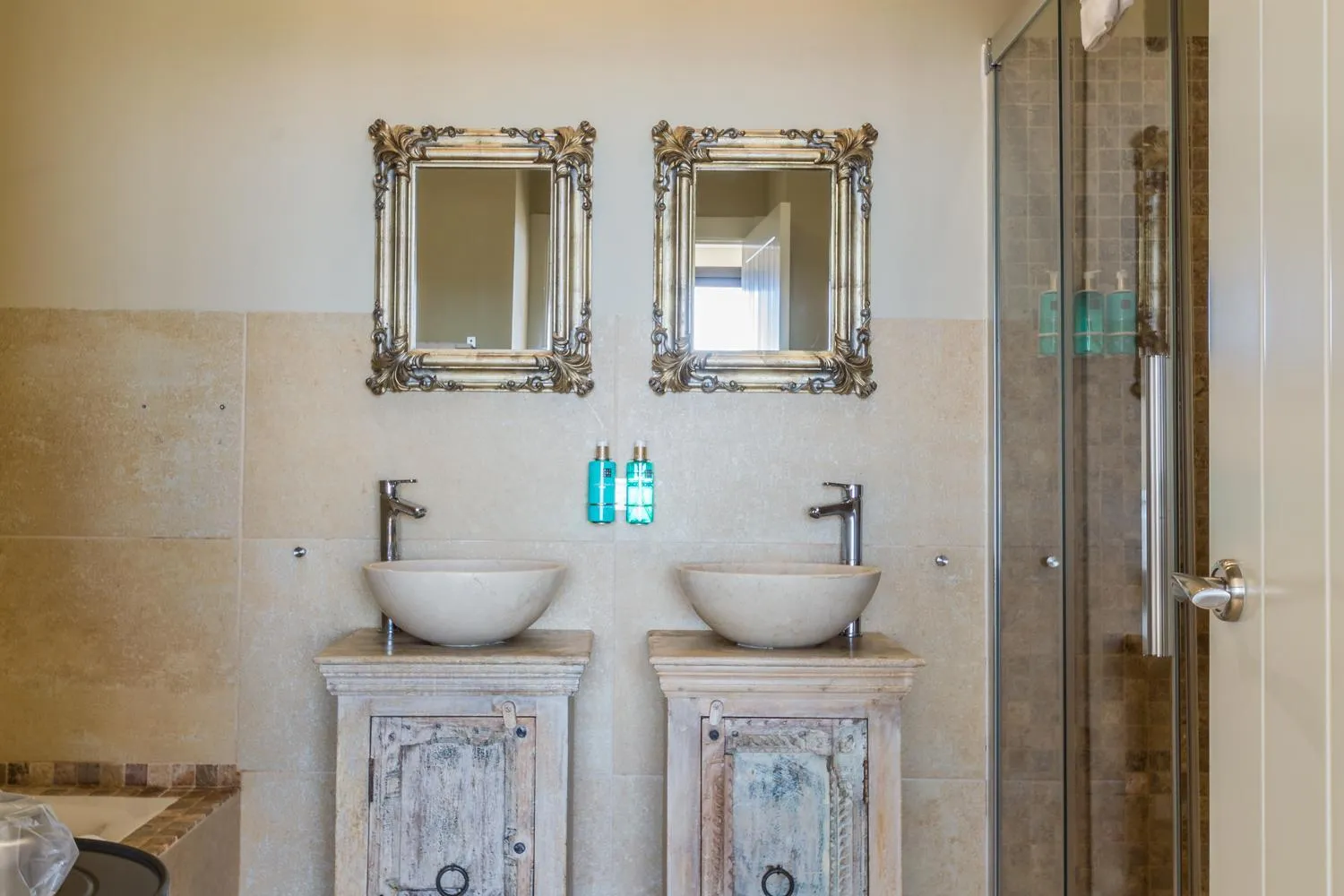 Shower in Hotel Miba