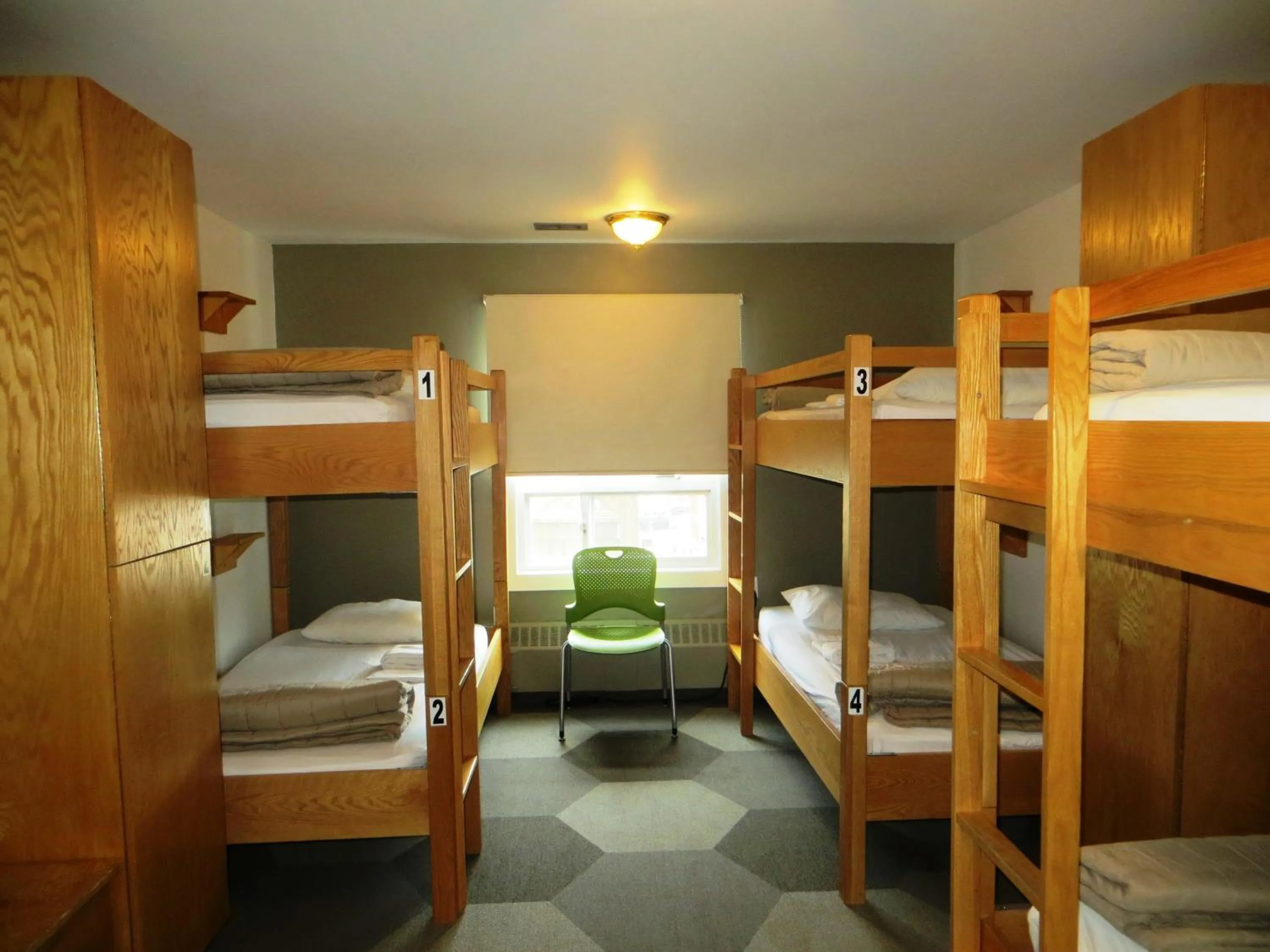 Bed in HI Calgary City Centre - Hostel