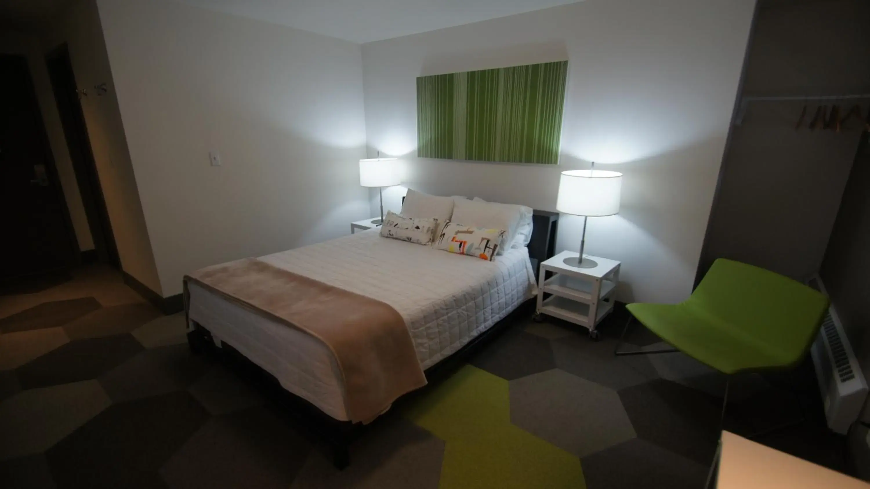 Deluxe Queen Room in HI Calgary City Centre - Hostel Deluxe Queen Room in HI Calgary City Centre - Hostel