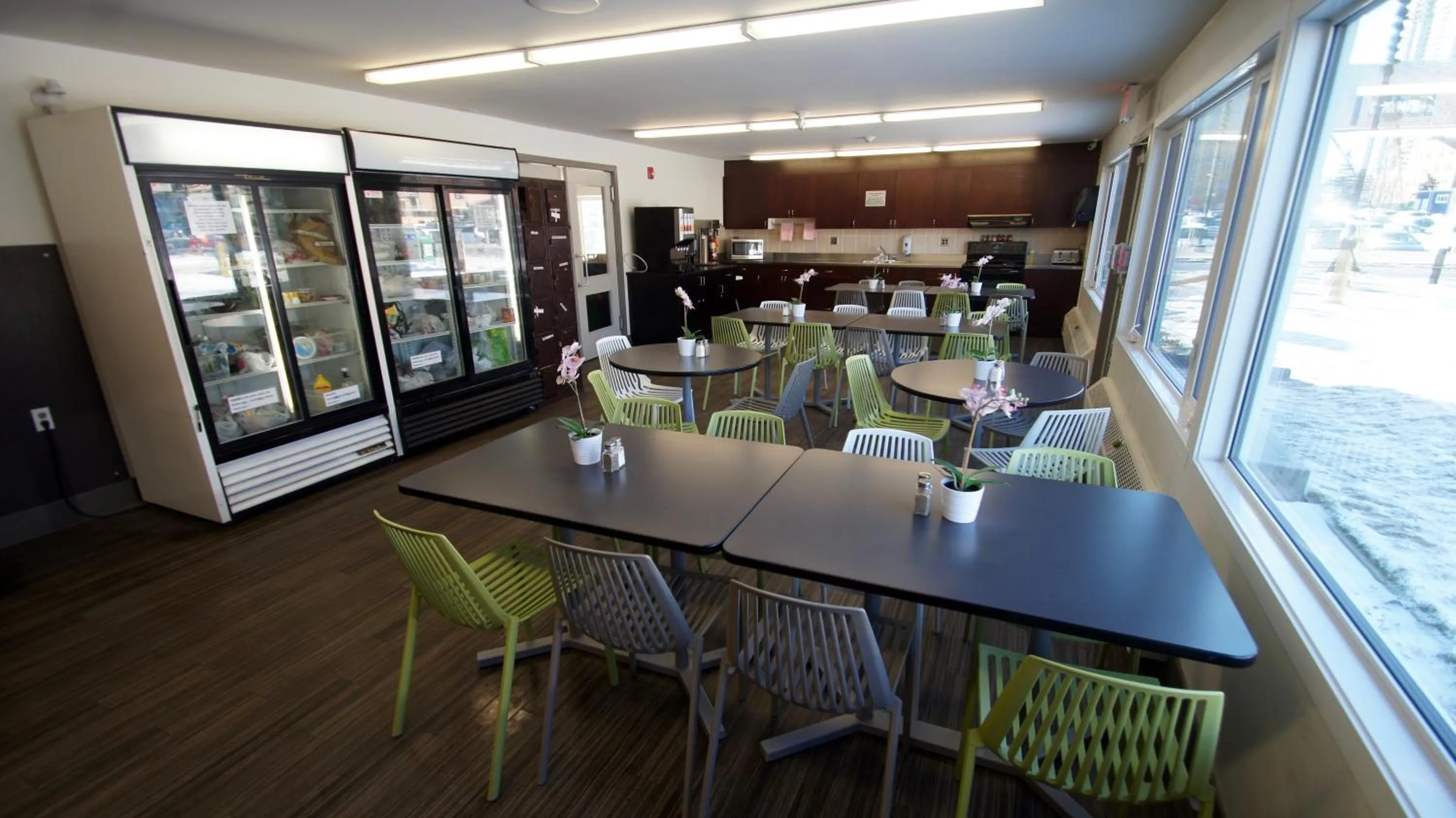 Restaurant/places to eat in HI Calgary City Centre - Hostel