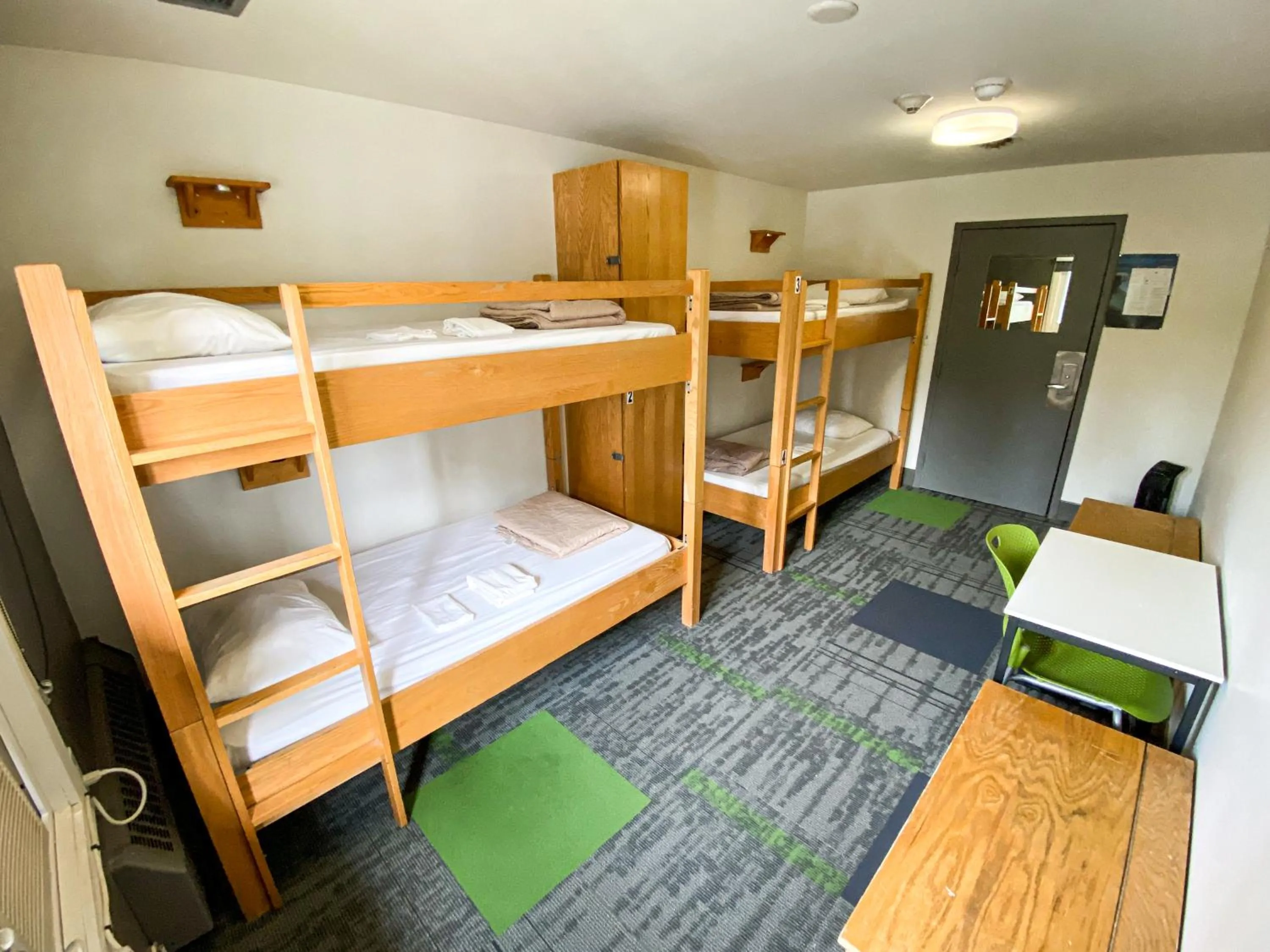 Bed in HI Calgary City Centre - Hostel