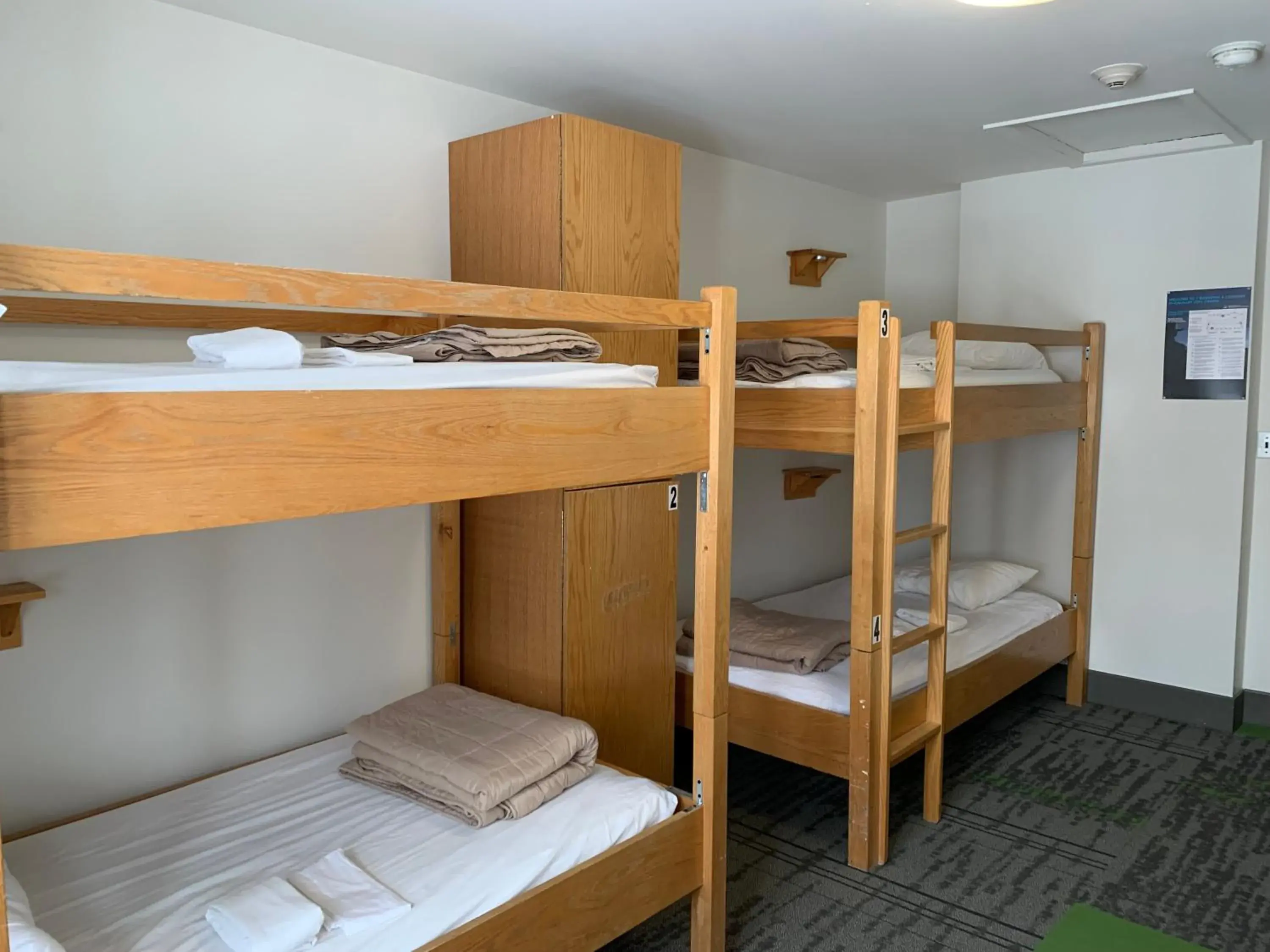 Bed in 4-Bed Mixed Dormitory Room in HI Calgary City Centre - Hostel Bed in 4-Bed Mixed Dormitory Room in HI Calgary City Centre - Hostel