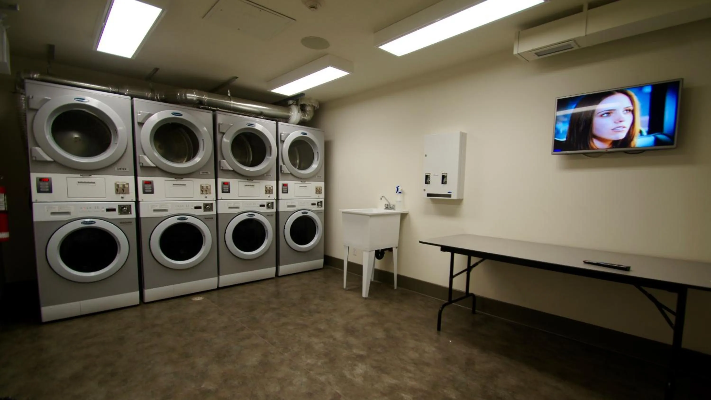 Area and facilities in HI Calgary City Centre - Hostel