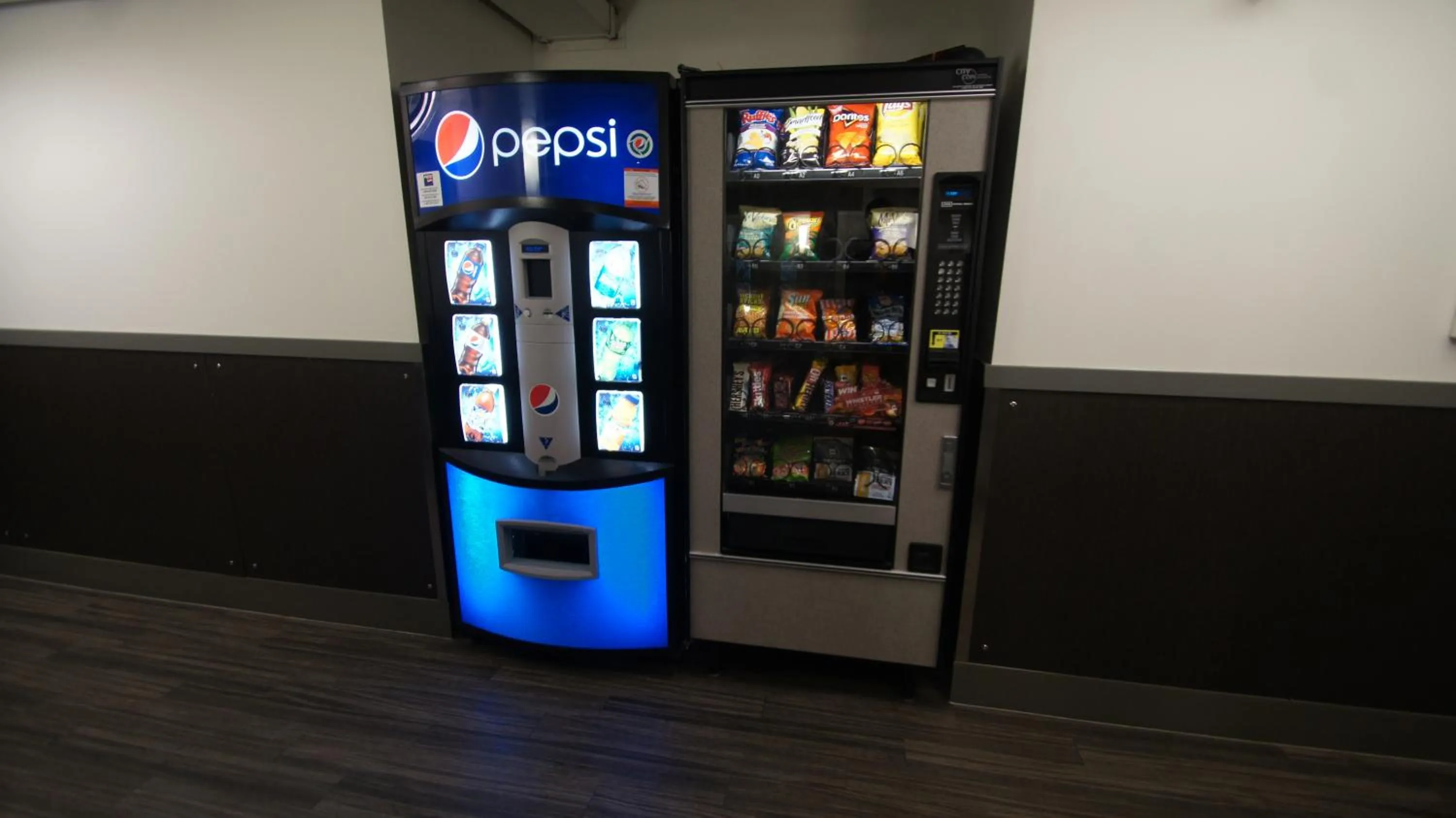 Area and facilities in HI Calgary City Centre - Hostel