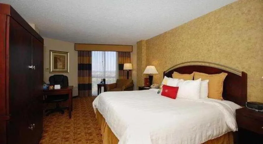 Bed in Radisson Hotel Austin - University