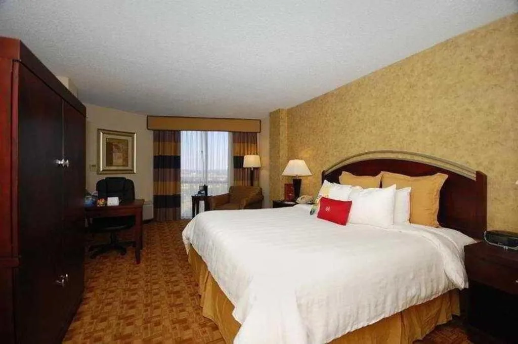 Bed in Radisson Hotel Austin - University
