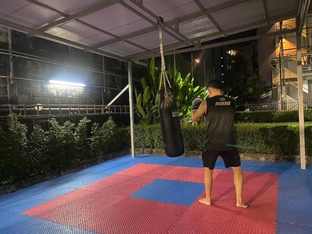 J Town serviced Apartments&hotel