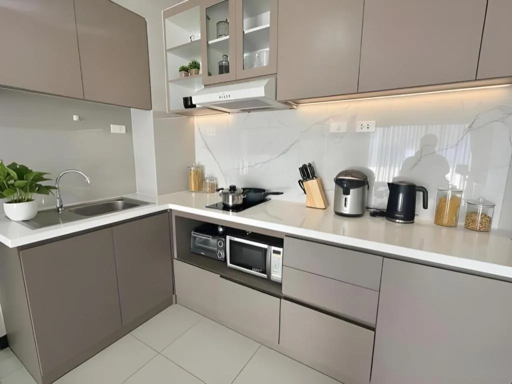 J Town serviced Apartments&hotel