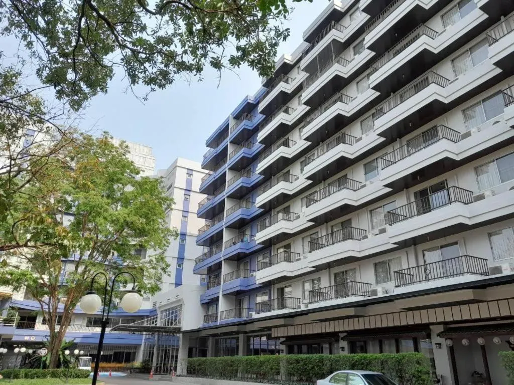 J Town serviced Apartments&hotel