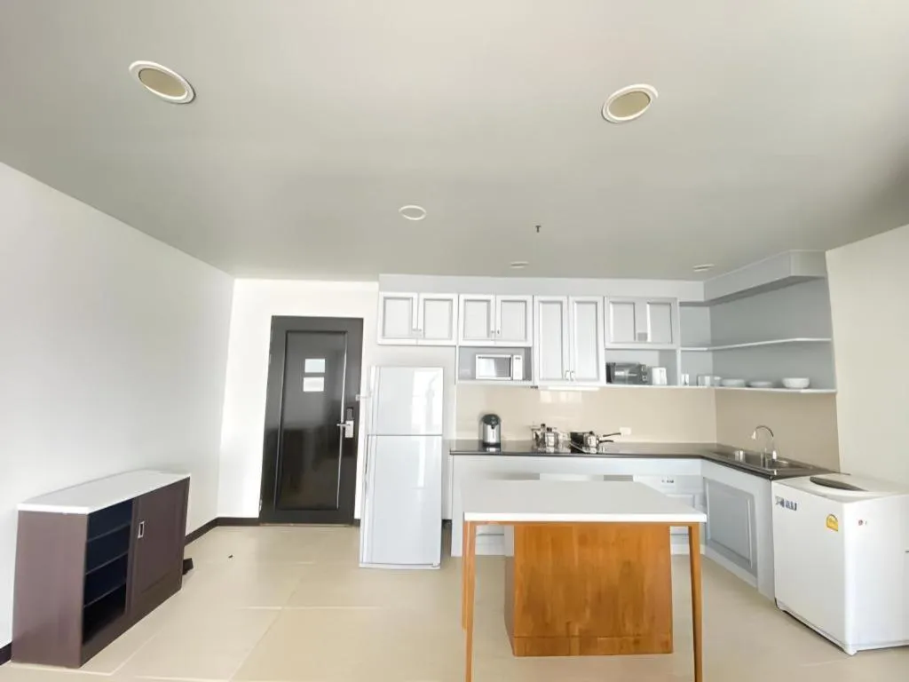 J Town serviced Apartments&hotel