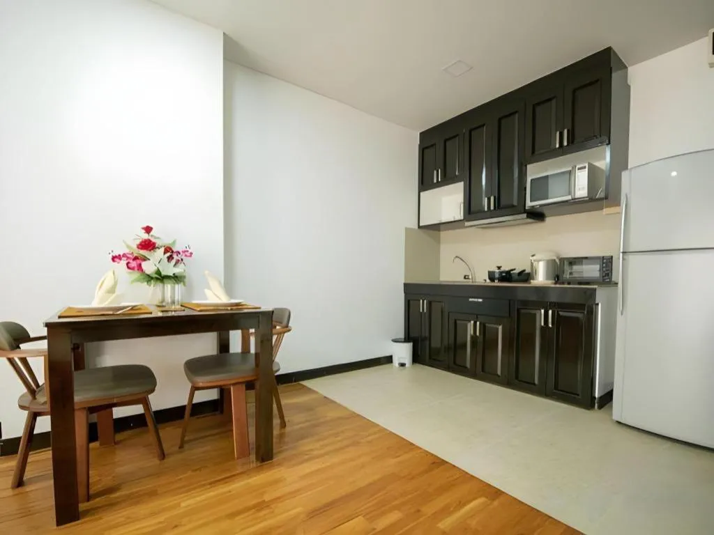 J Town serviced Apartments&hotel