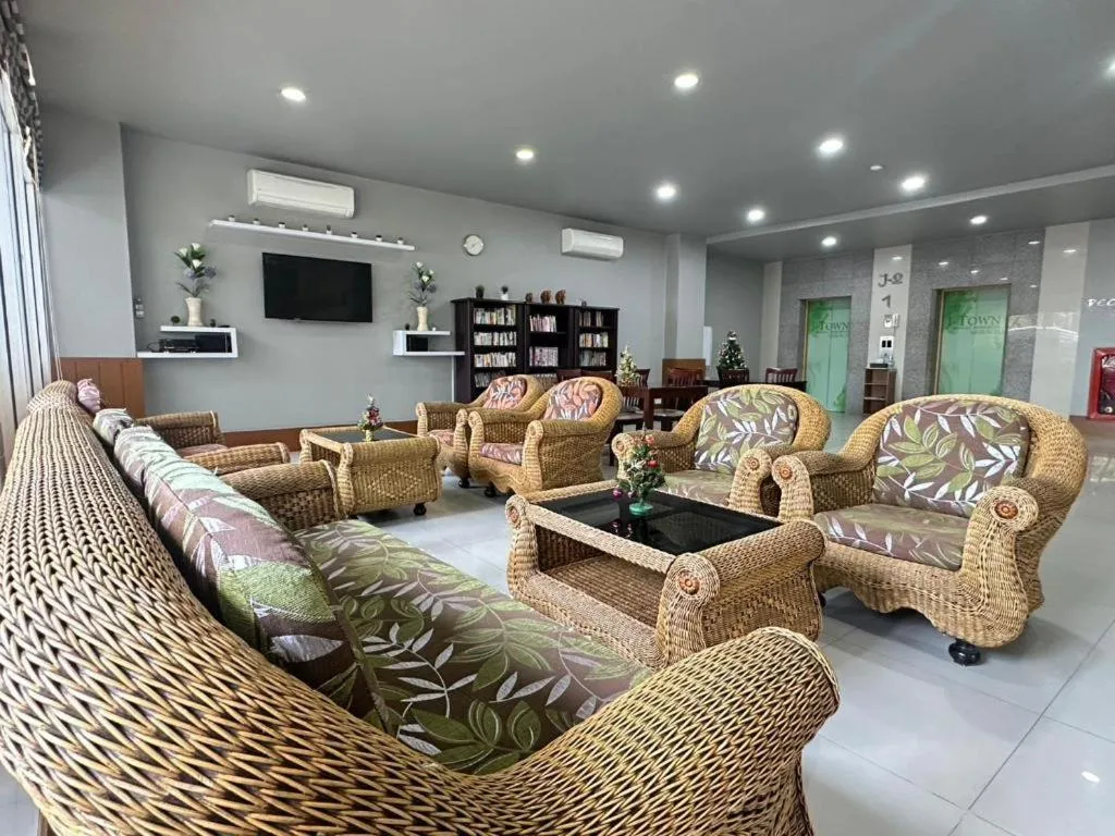 J Town serviced Apartments&hotel