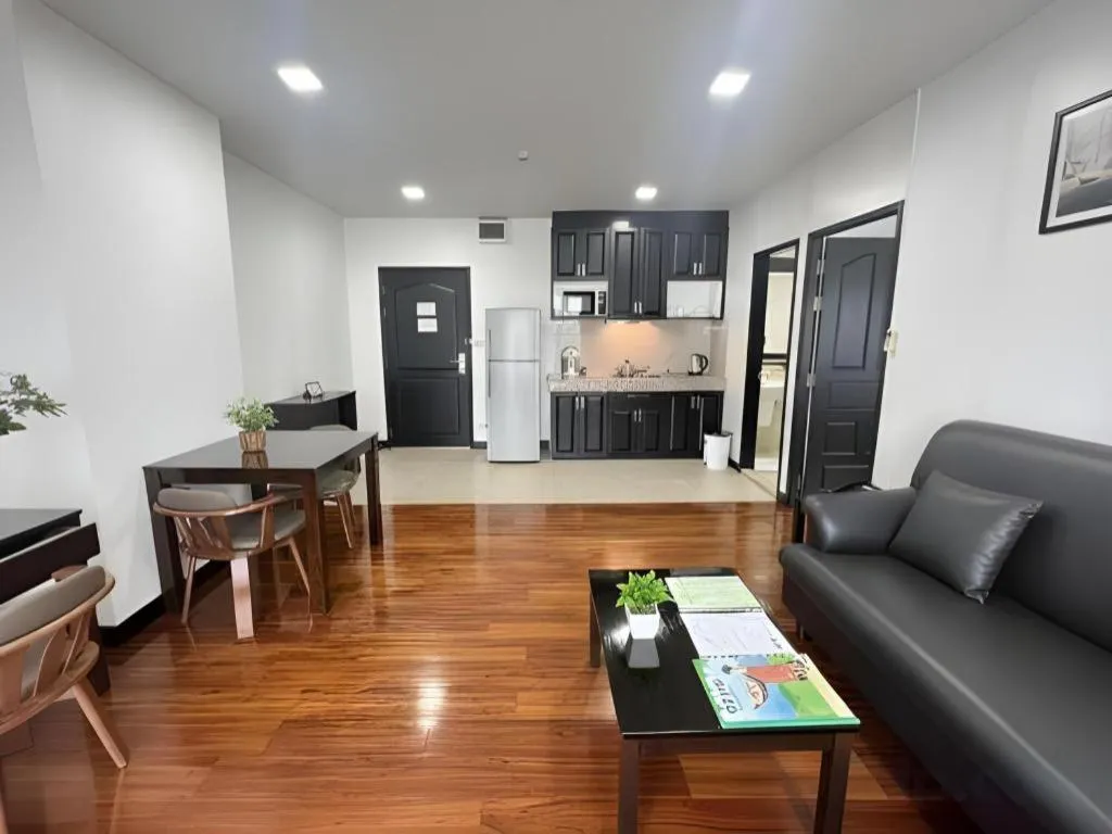 J Town serviced Apartments&hotel