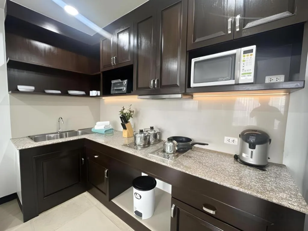 J Town serviced Apartments&hotel