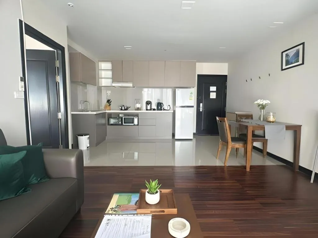 J Town serviced Apartments&hotel