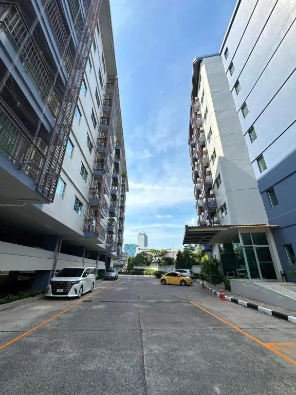 J Town serviced Apartments&hotel