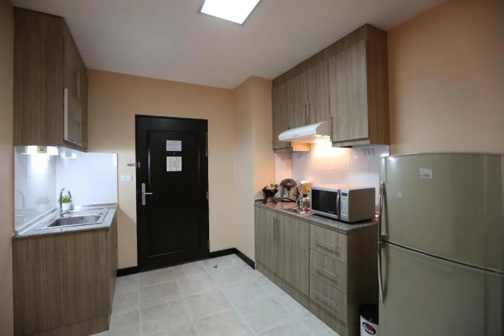 J Town serviced Apartments&hotel