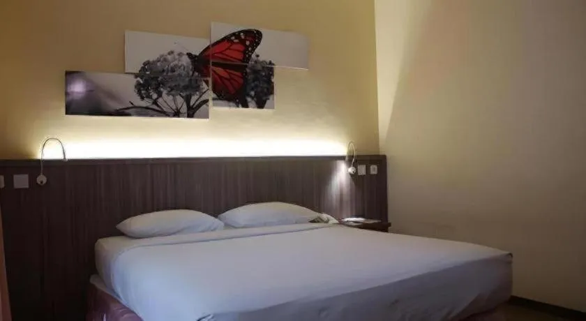 Bed in Purnama Hotel