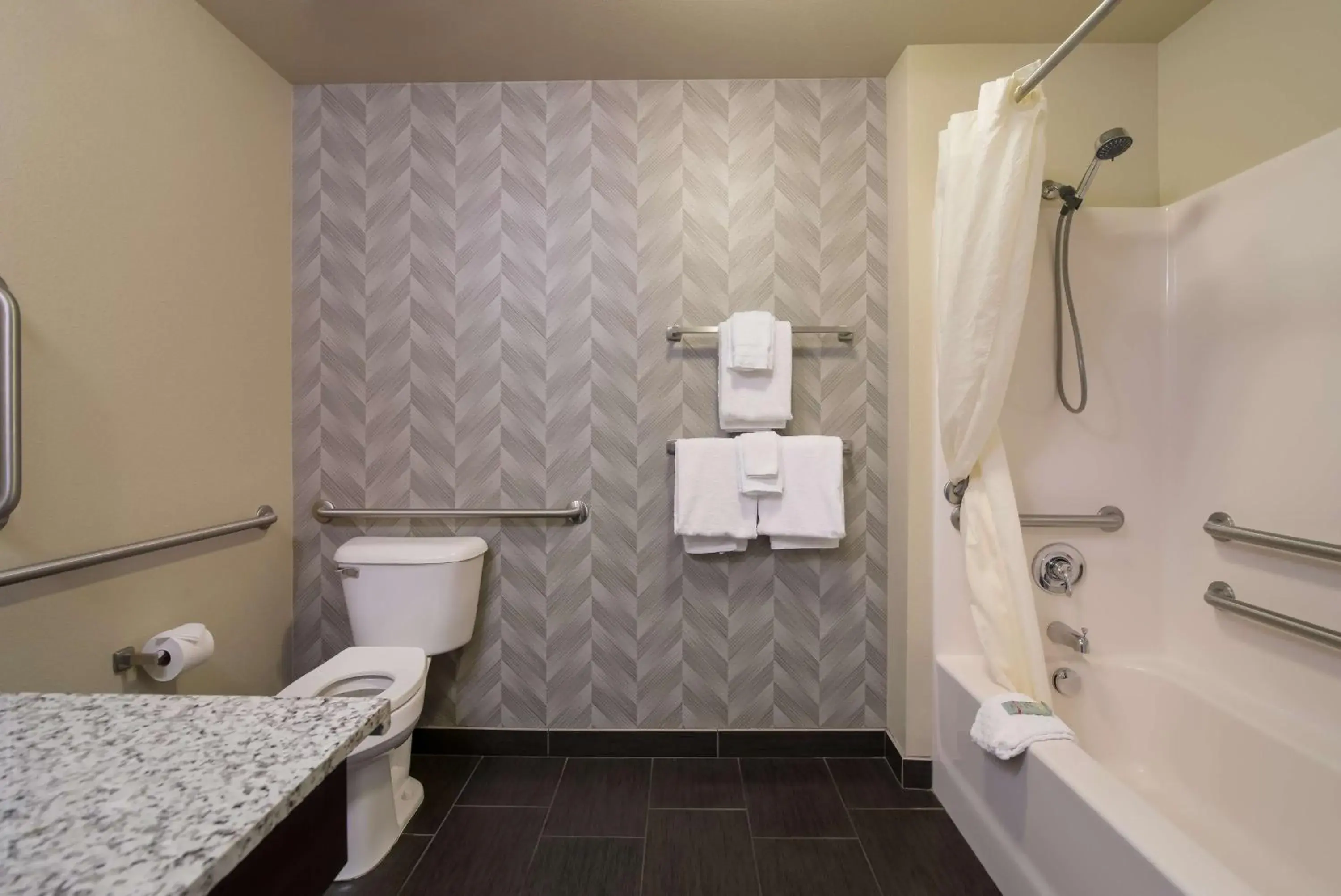 Bathroom in Best Western Roosevelt Place Bathroom in Best Western Roosevelt Place