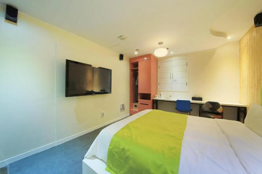 Bed in Nox Boutique Hotel