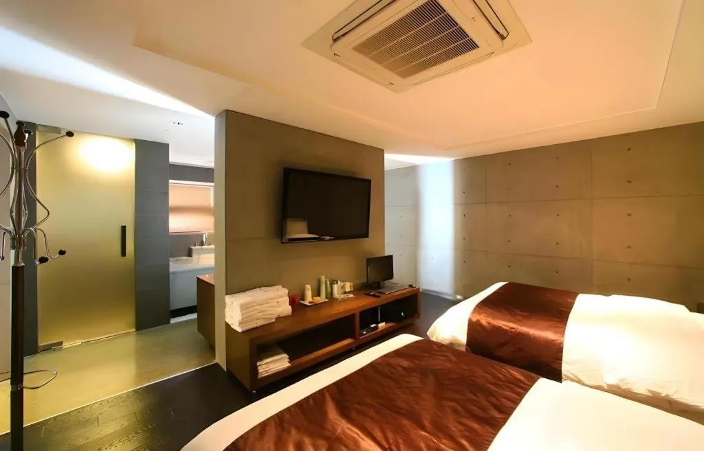 Bed in Nox Boutique Hotel