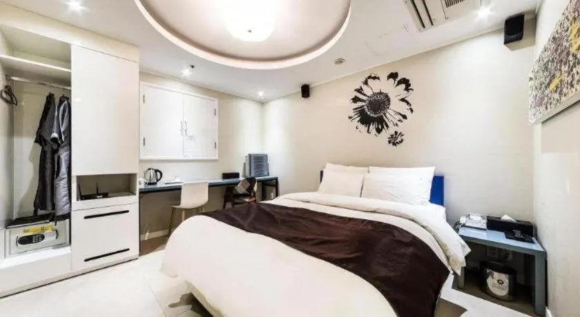 Bed in Nox Boutique Hotel