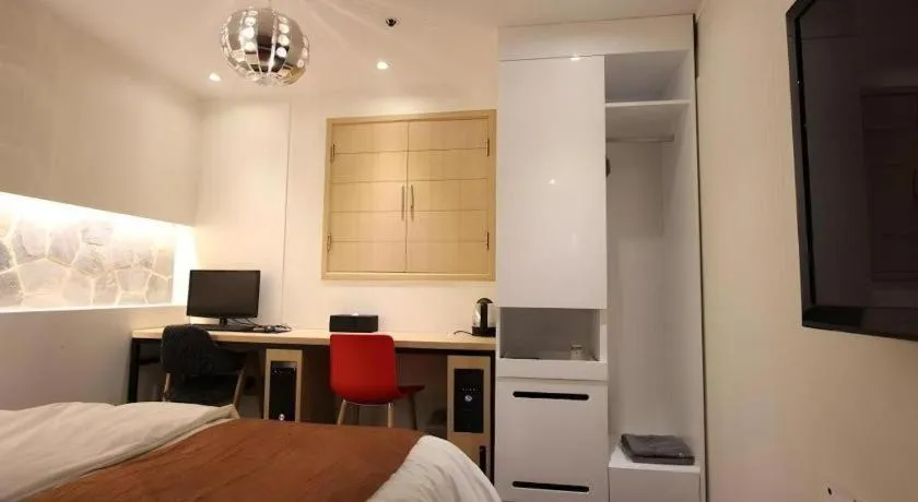 Bed in Nox Boutique Hotel