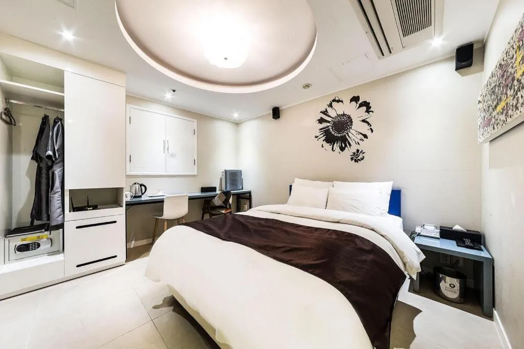 Bed in Nox Boutique Hotel