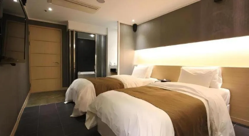 Bed in Nox Boutique Hotel