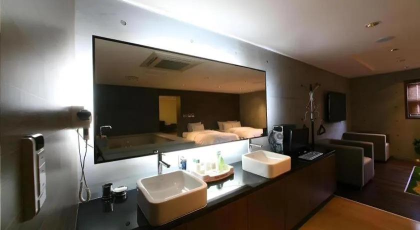 Bed in Nox Boutique Hotel