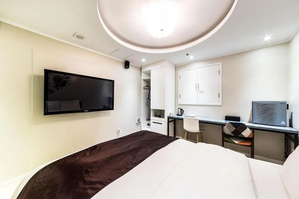 Bed in Nox Boutique Hotel