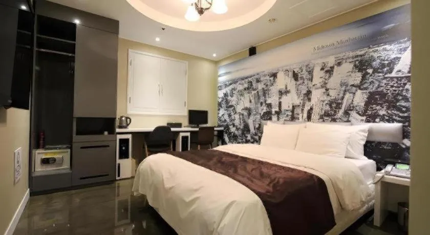 Bed in Nox Boutique Hotel