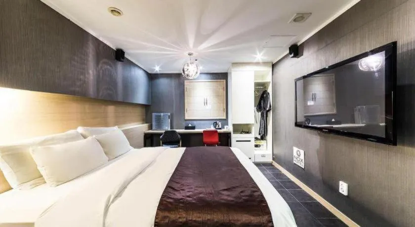 Bed in Nox Boutique Hotel