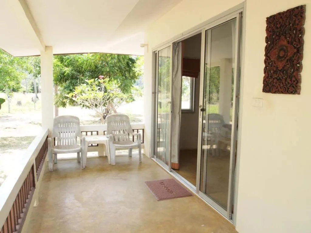 Jinta Beach Bungalow