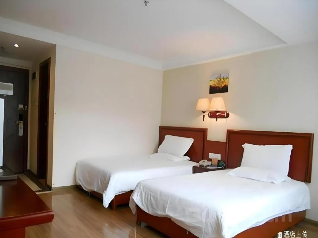 Bed in GreenTree Inn Nanning Langdong Hotel