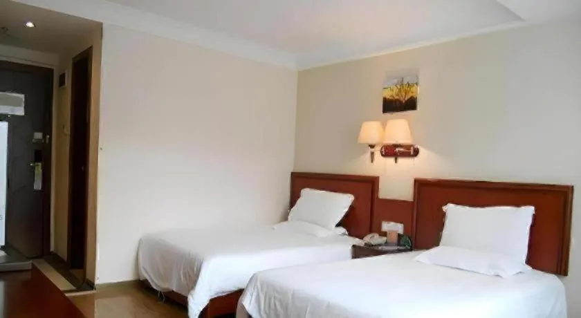 Bed in GreenTree Inn Nanning Langdong Hotel