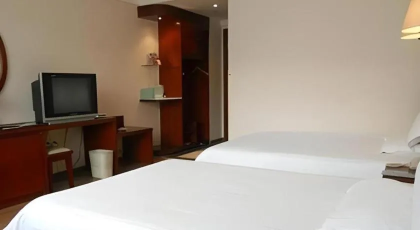 Bed in GreenTree Inn Nanning Langdong Hotel