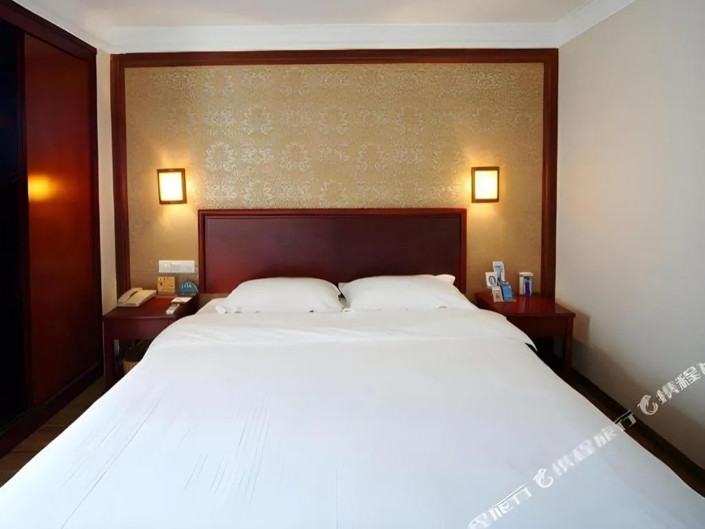 Bed in GreenTree Inn Nanning Langdong Hotel